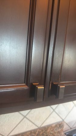 Kitchen cabinets pulls and handles