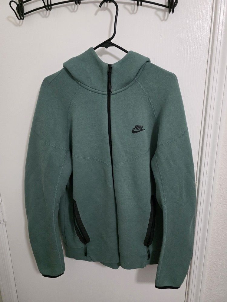Nike Tech 