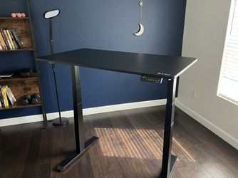 48" x 24" Electric Height Adjustable Standing Desk – Black Condition: Excellent / Like New