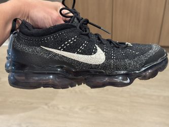 Size 8 - Nike Air VaporMax Flyknit 2 Black