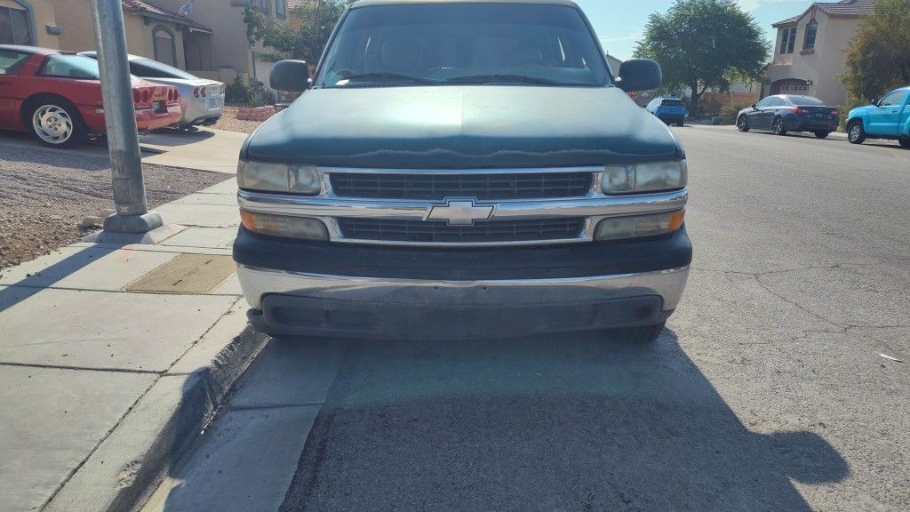 Chevy Front Bumper and Grill, Fits Full-Size 99-02 Silverado, or 00-06 Suburban and Tahoe.