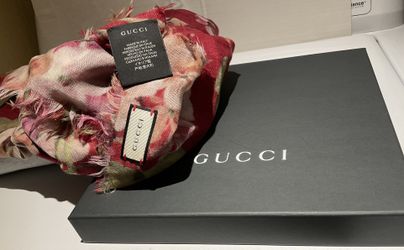 BRAND NEW In BOX, Gucci, Made in Italy Red New Blooms Wool Cashmere Scarf/Wrap-$499 