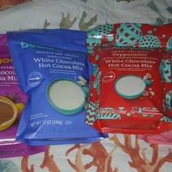 Great HOLIDAY Collection Of 4 Packages Of Hot Cocoa