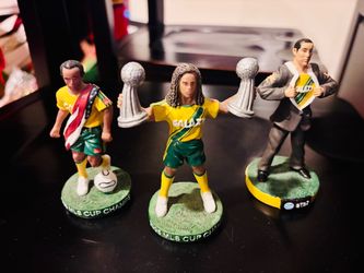 LOS ANGELES GALAXY Cobi Jones / Landon Donovan / Herculez Gomez Championship Statues