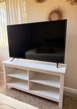 White wooden TV Stand