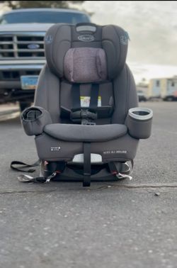 GIRL GRACO 4 IN 1 CAR SEAT. READY FOR PICK UP CONTACT ME!