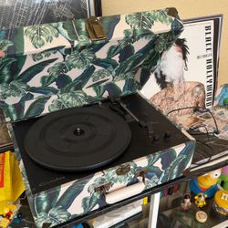 record player/Buy a record player and get a disc for free