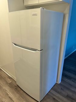 Frigidaire 18 Cu. Ft. Top Freezer Refrigerator