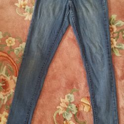 Levi’s 721 High Rise Skinny Jeans 

Size 28 W