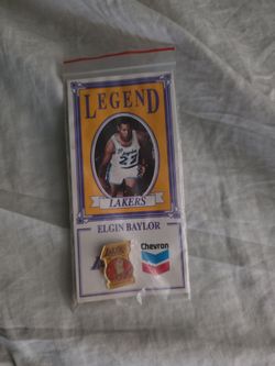 1992-93 Chevron Los Angeles Lakers Legends promo souvenir pin and trading card