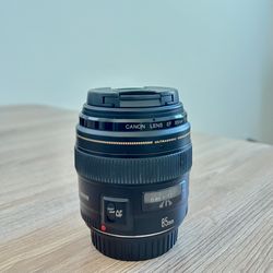 Canon 85mm f/1.8 USM prime lens