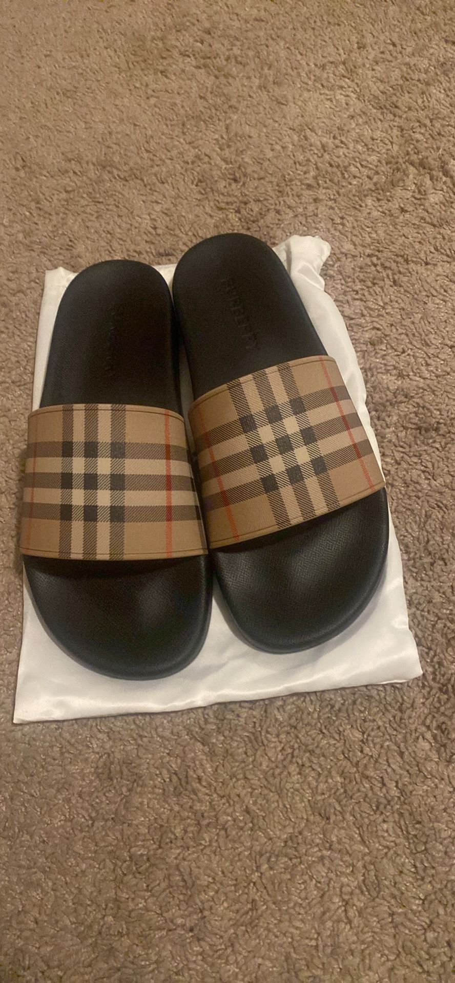 brand new burberry slides 