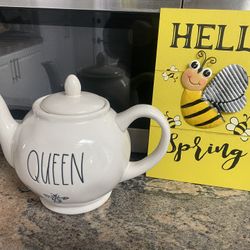 Rae Dunn Queen Bee Tea Pot and Sign 🐝