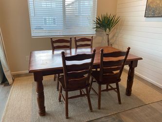 Wood Dinning Table and 4 Chairs