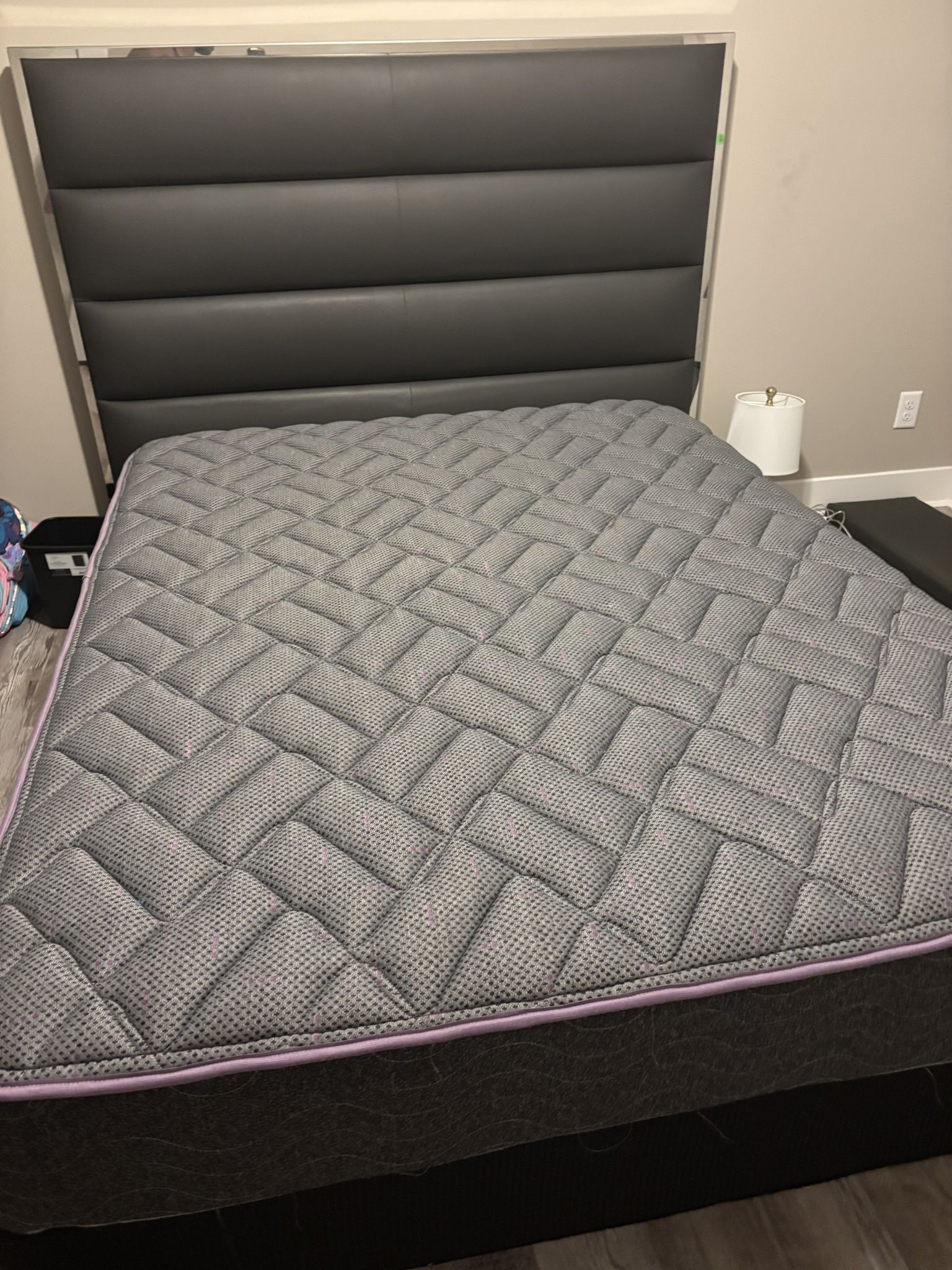 Queen Size Bed W Dresser