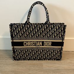 GLAMOROUS BAG FOR WOMAN NEW $100 In Stock 