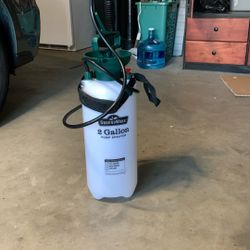 2 Gallon Pump Sprayer 