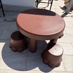 Plastic tree table with stools for kids