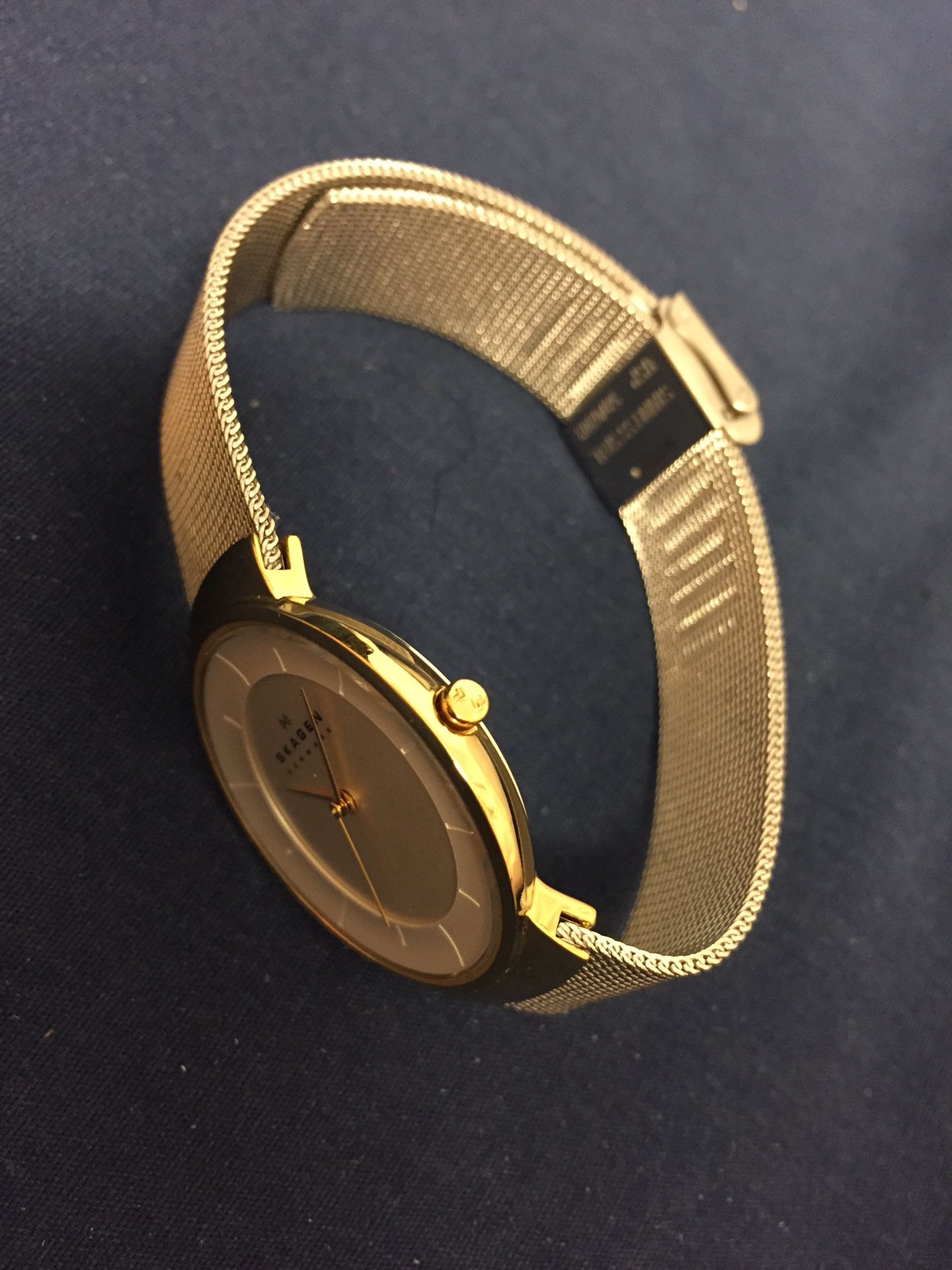 Genuine Skagen SKW2075 ladies slightly used quartz watch. Made in Denmark. local pickup only, I don't deliver , no PayPal cash only