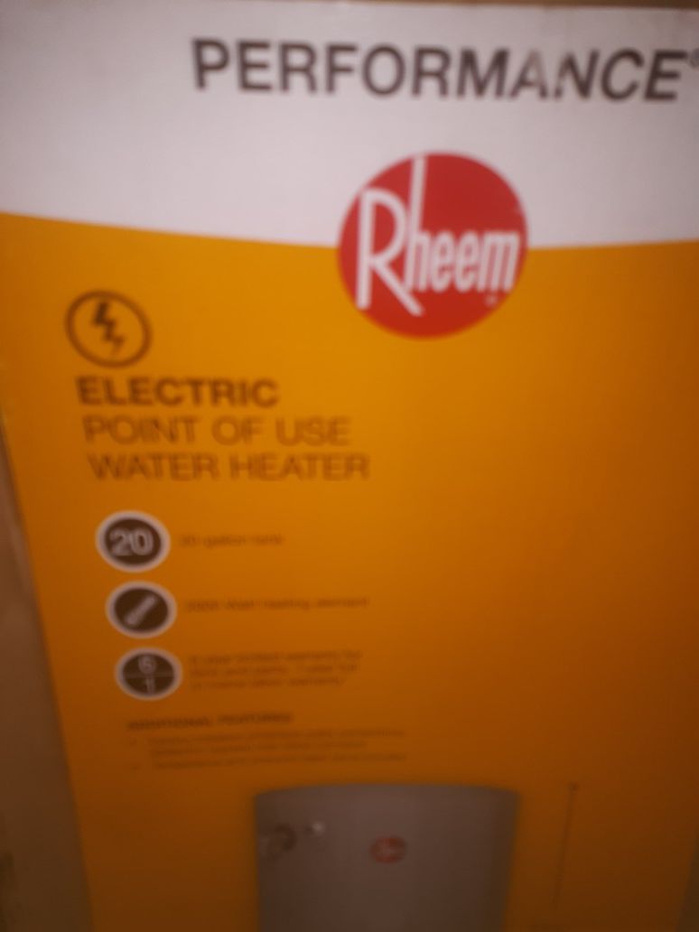20 gal water heater brand new, still in the box. Sells for 250 in the store, asking only 50 for it.