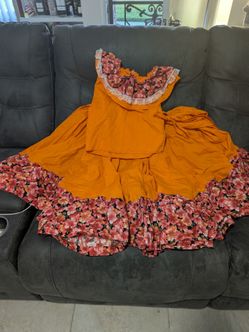 Vestido de Sinaloa folklorico con corona de flores