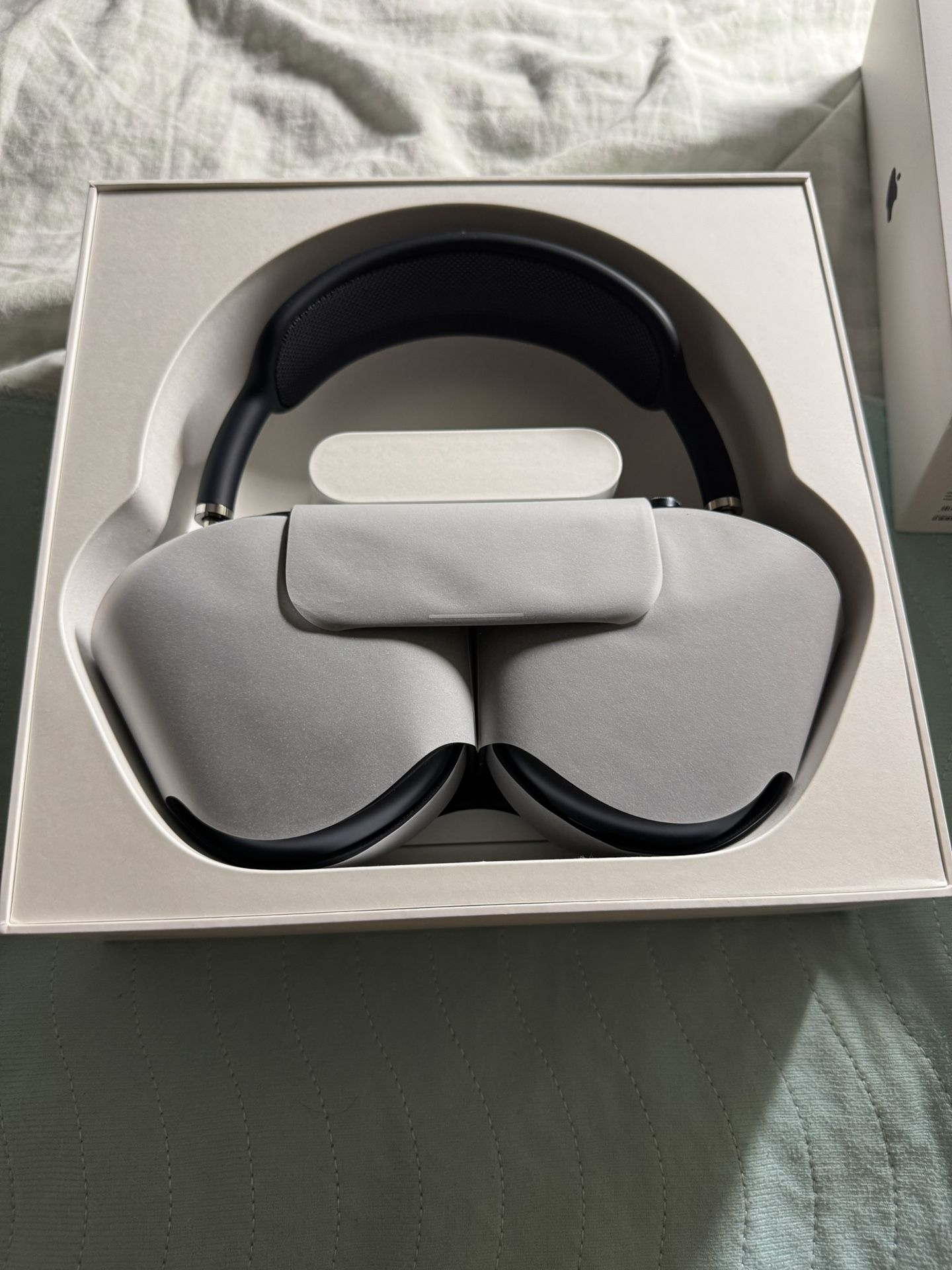 AirPods Max (new gen usb-c) brand new!!