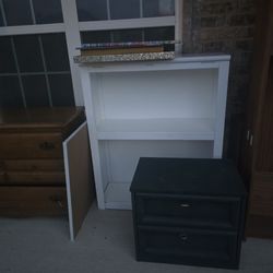 whte book shelf