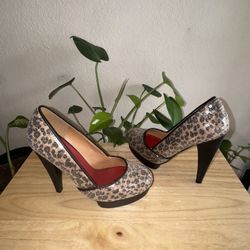 Anima Print Woman Heels Size 7