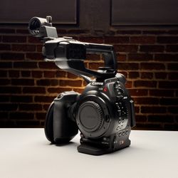 Canon C100 Mark I ( Dual Pixel AF ) Kit 