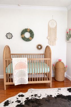 Luxury Convertible Crib Bundle – Excellent Condition