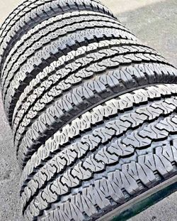 285 60 20 Firestone tires Con 80% de Vida Las 4