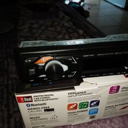Car dual AM/FM digital car stereo with Bluetooth