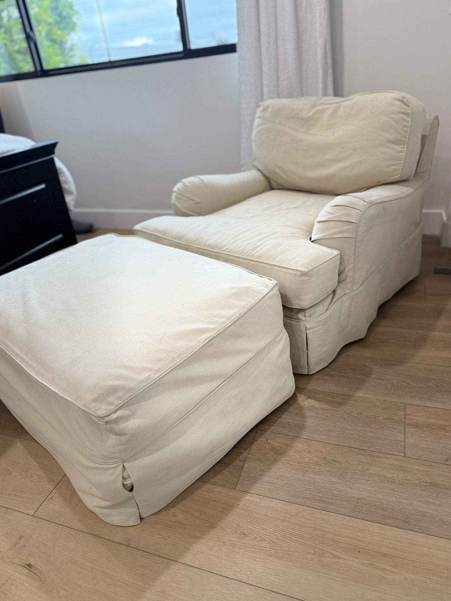 RH English Roll Arm Slipcovered Chair And Ottoman