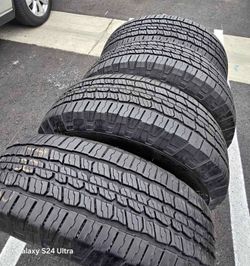 275/65/18 Michelin Selling a set of 4 tires in excellent condition 🫡