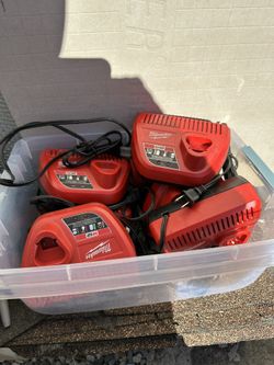 4 Charger Milwaukee 12v