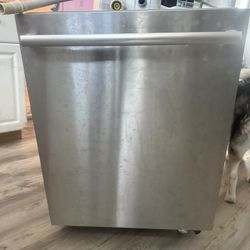 Used Dishwasher 