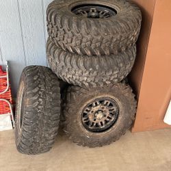 Razor Tires & Tusk Rims