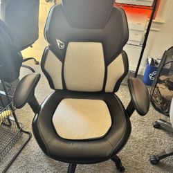 DPS Gaming 3D Insight Office Chair – White & Black