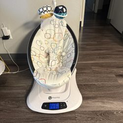 4 Moms Baby Swing 