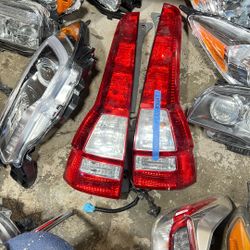2010 Honda CRV Tail lights 