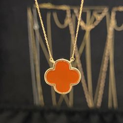 14K GOLD CARNELIAN CLOVER NECKLACE 