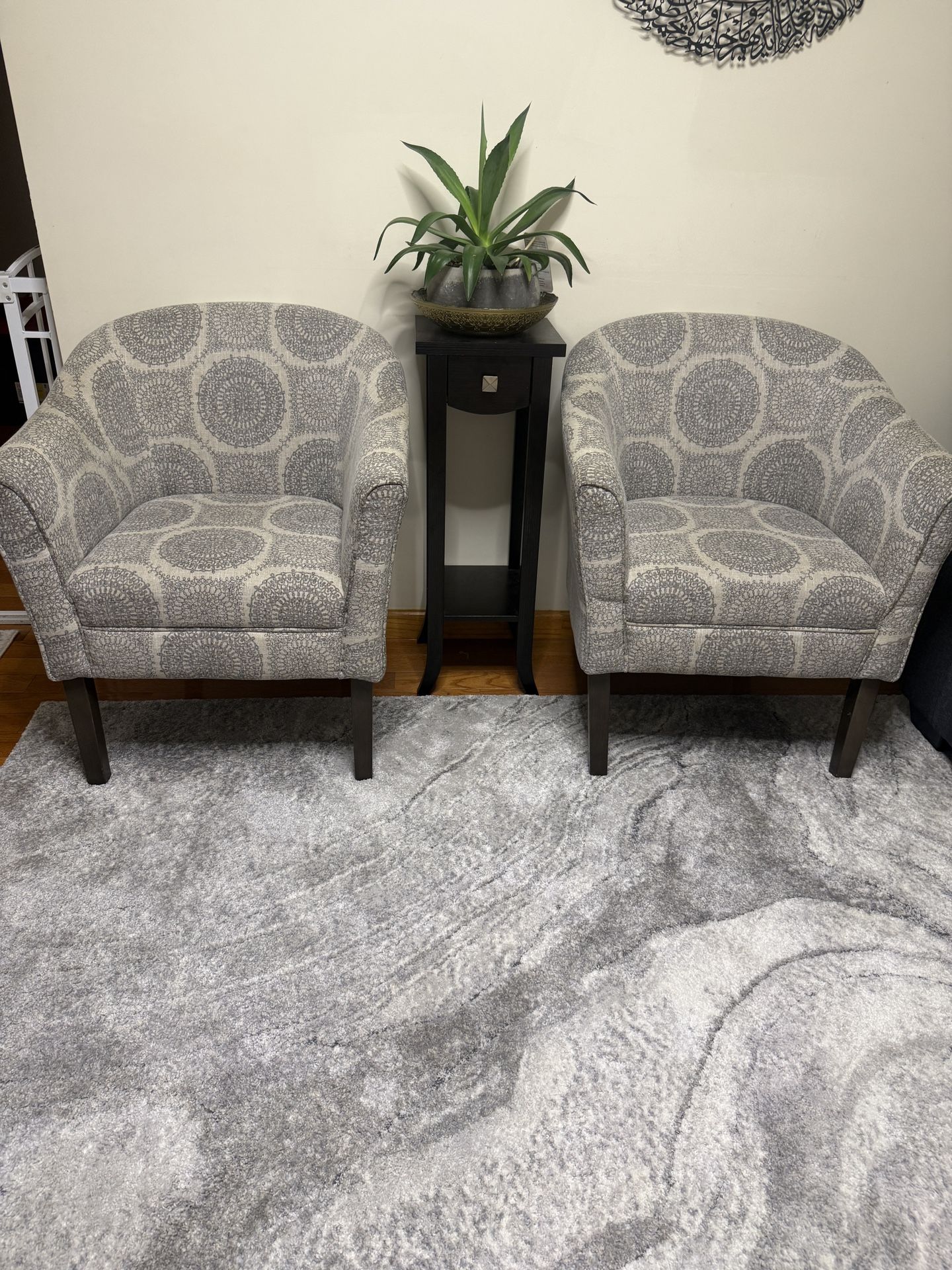 Accent Chairs 