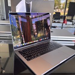 Apple 13” 2018 MacBook Pro Core i5 8GB Ram 512SSD! 90 day warranty! We offer financing!