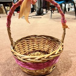 Round Wicker Basket with Handle