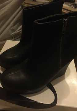 Black wedge boots