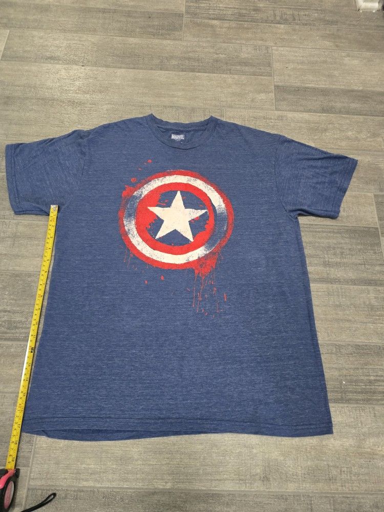 Mens Large Marvel Captain America TShirt with Distressed Shield Graphic