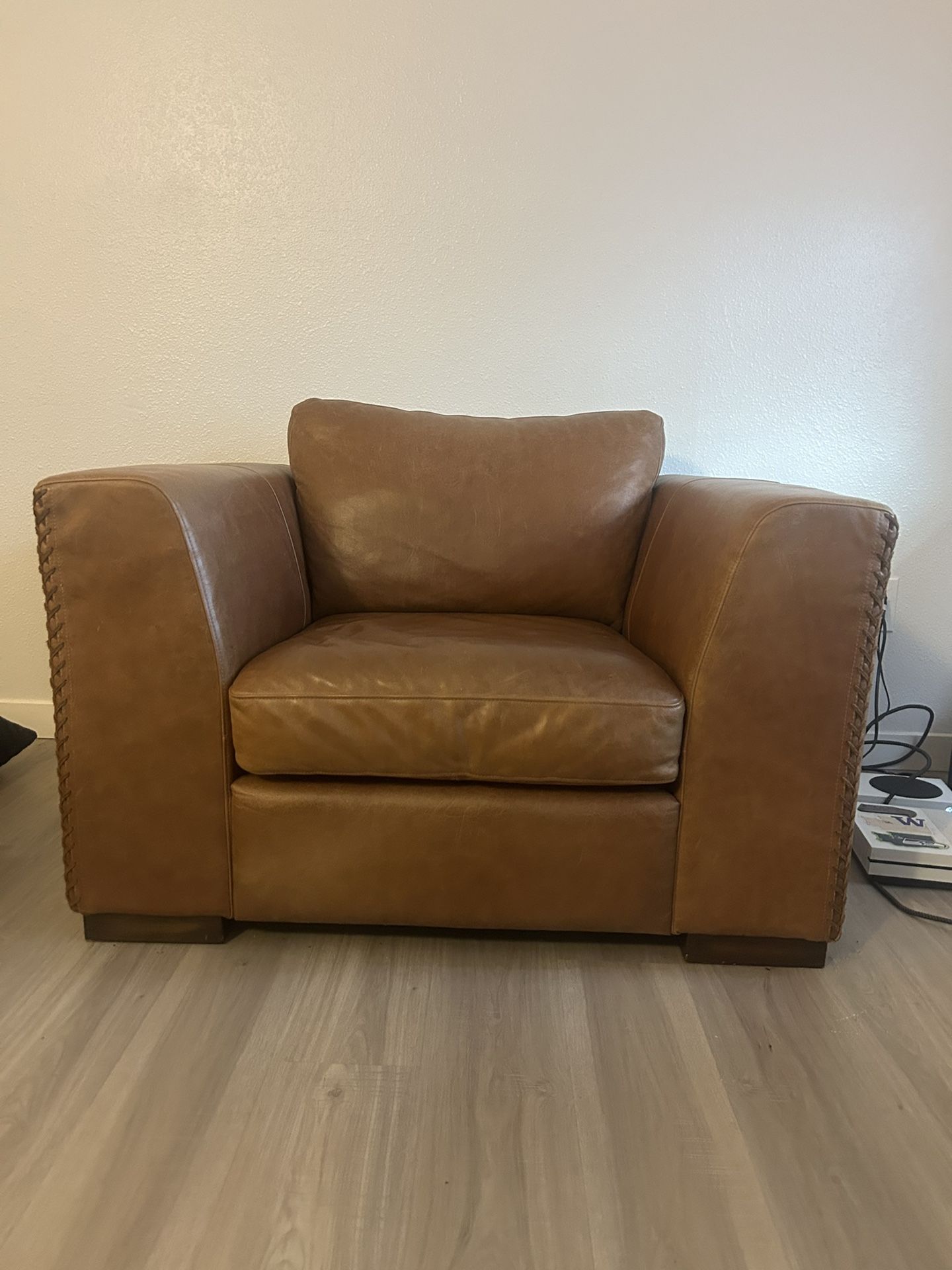 Hawkins 1347 Leather Chair