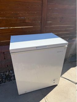 Insignia 7 Cu. Ft. Chest Freezer