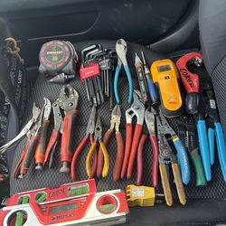 Hand tools and torque wrench