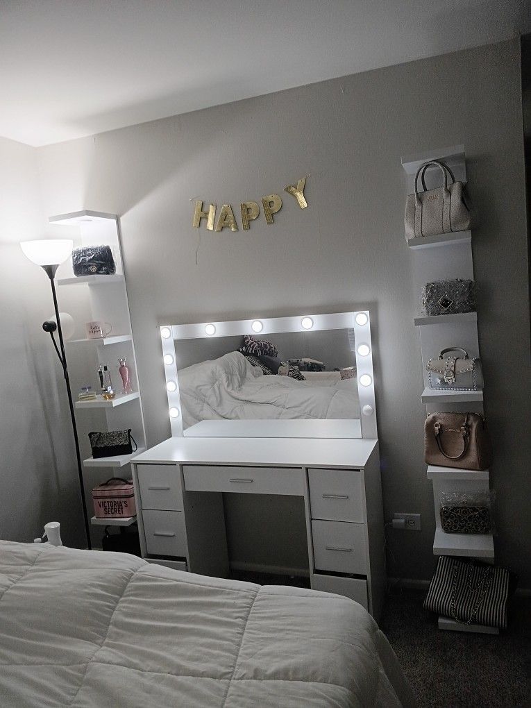 Almost New Vanity With Side Wall Shelves For 200$ (NO BARGAIN)